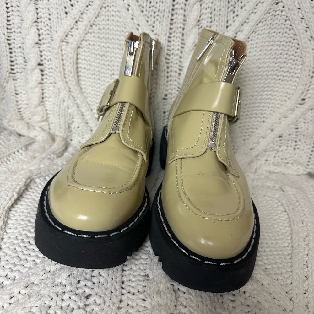 Aquatalia Helina Lug Sole Ankle Boot Size 10 1/2 - Picture 2 of 7